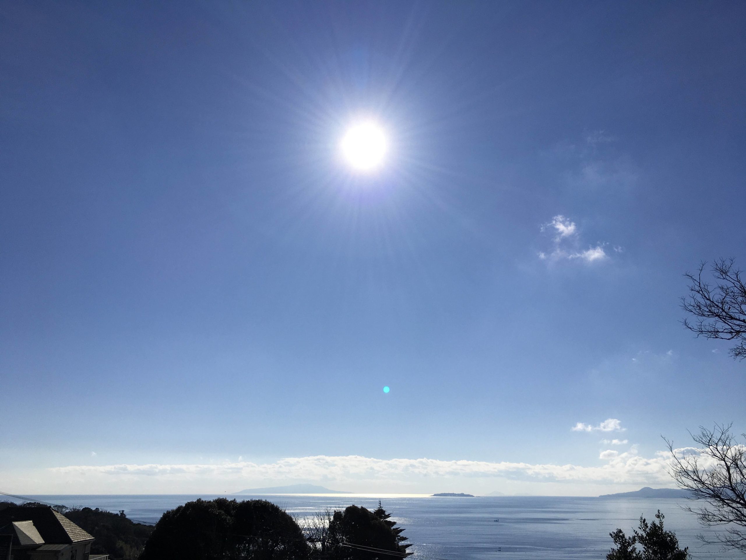 雲の上には、お日様が。ハートの奥には、・・・♡。