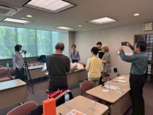 体と同じように思考や感情を観察する